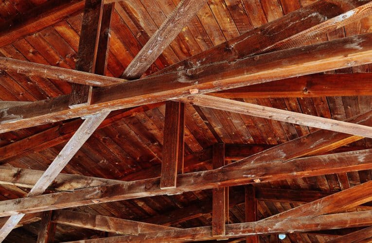 Belki drewniane – jakie są ich zalety w konstrukcjach budowlanych.