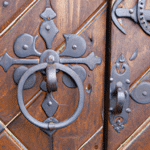 Komfort i bezpieczeństwo - obrotowe drzwi - nowa generacja drzwi wejściowych