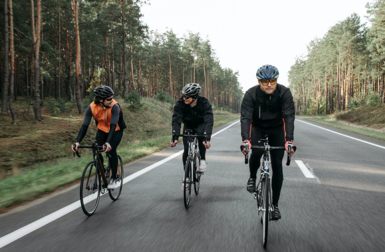 Zalety rowerów szosowych: prędkość wydajność i adrenalina